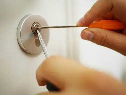 Residential-Broken-Key-Extraction--in-Smithshire-Illinois-residential-broken-key-extraction-smithshire-illinois.jpg-image